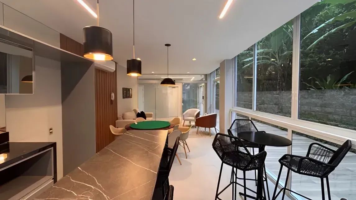 Apartamento à 100 metros do mar em Jurerê  Florianópolis