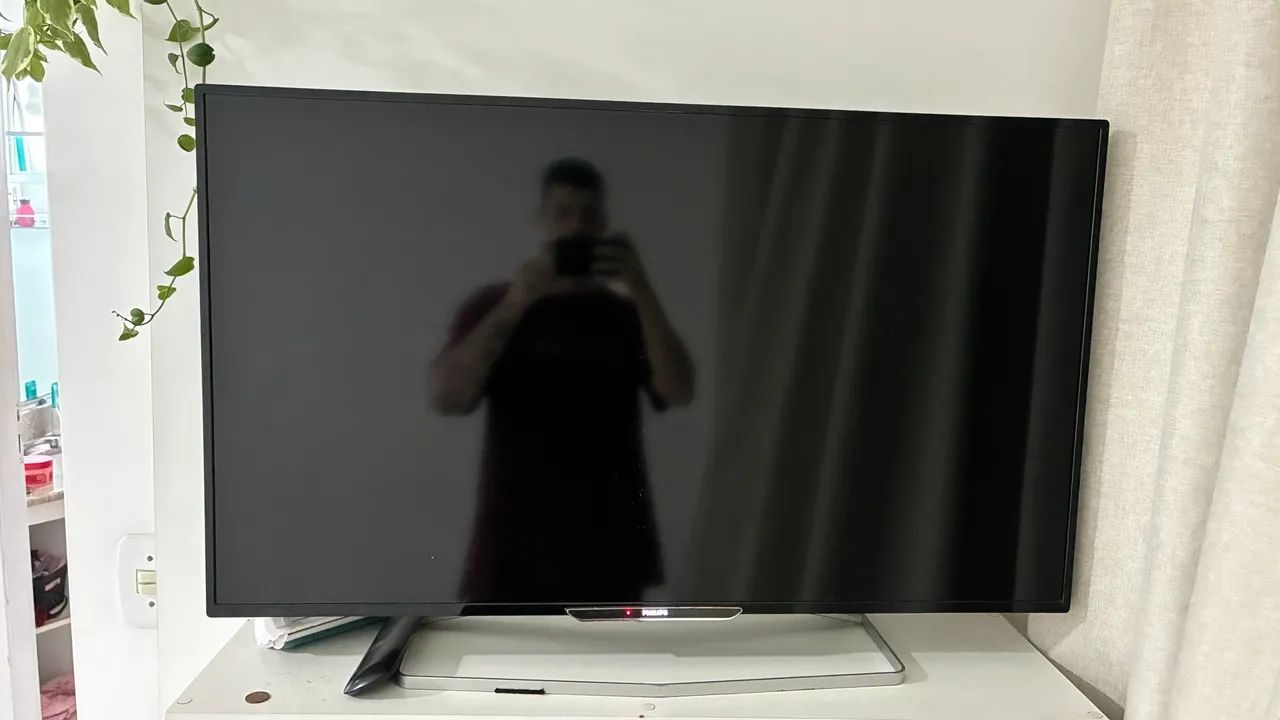 TV Smart Philips (ligando mas com defeito na tela)