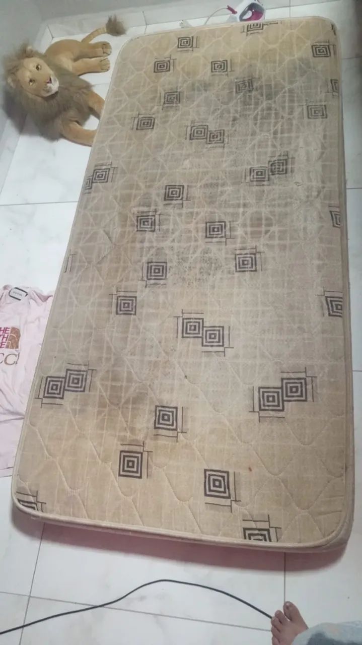Colchão solteiro usado