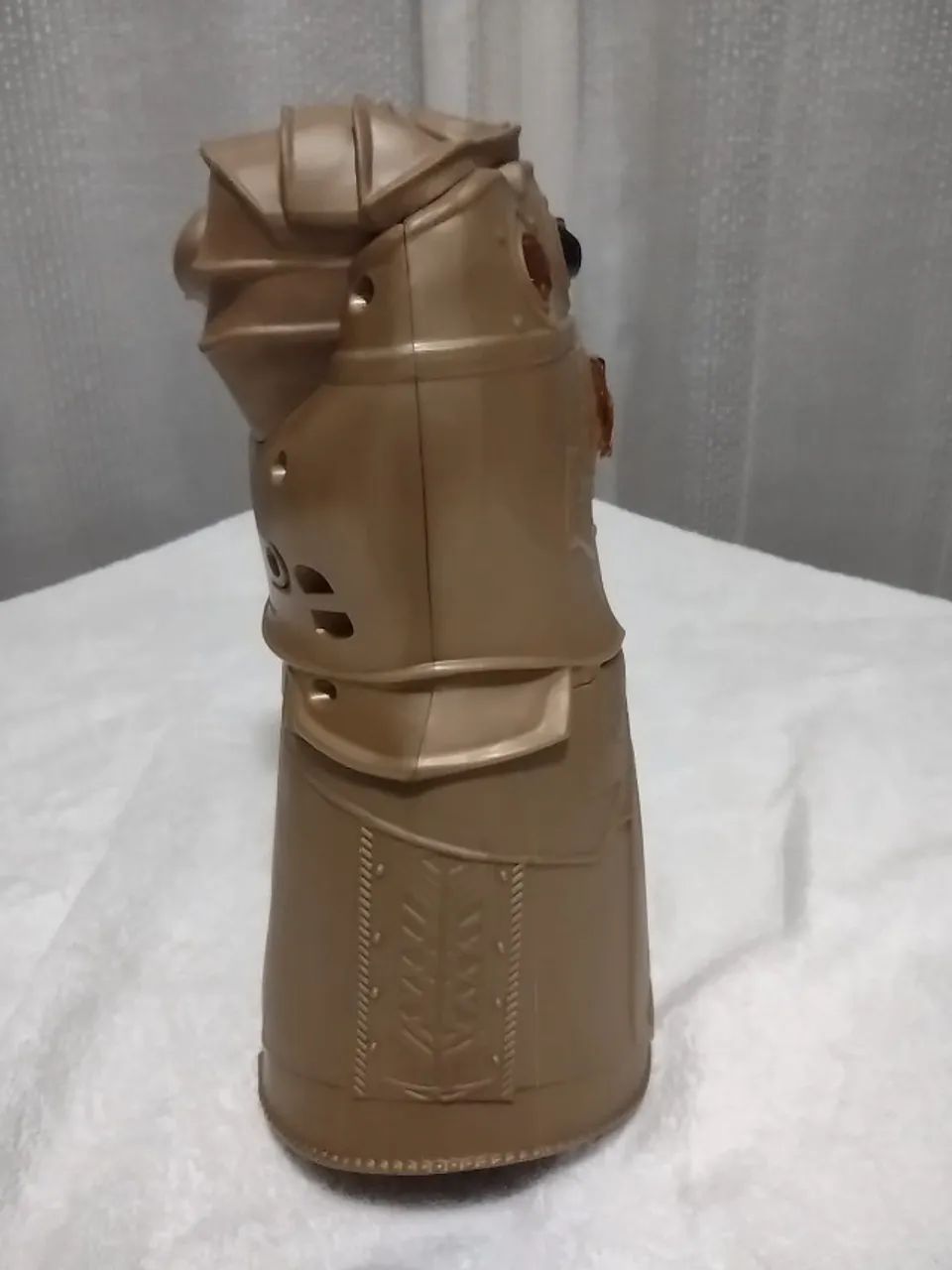 Luva do Thanos Marvel Hasbro com Luz - Colecionável - Foto 5