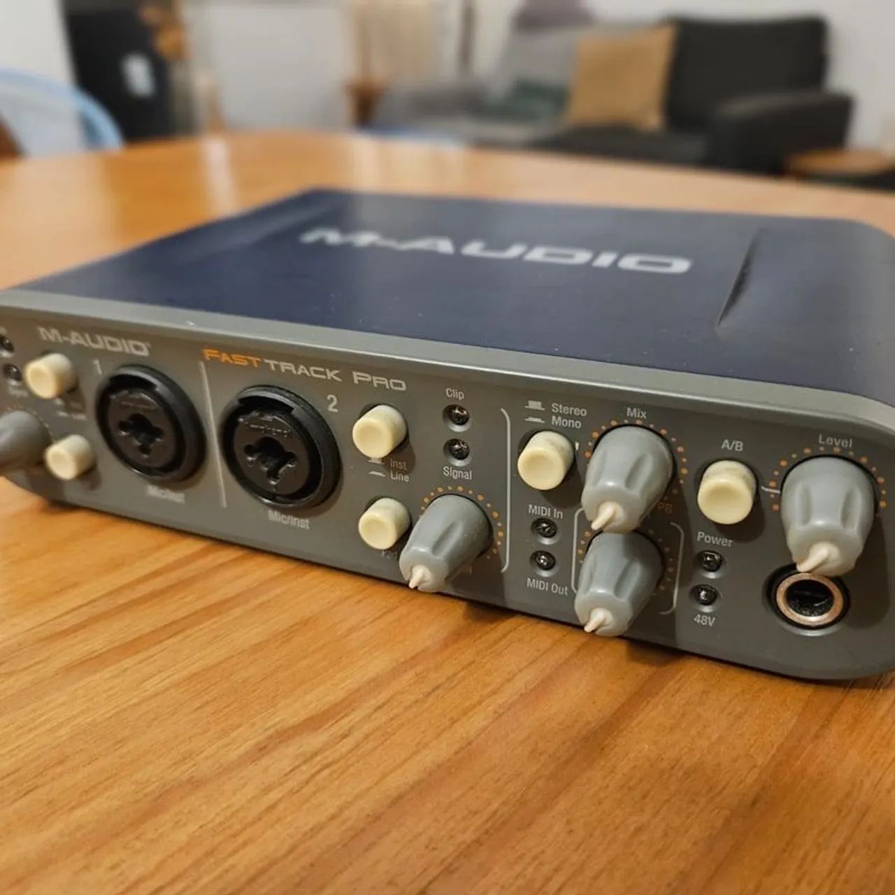 Interface de Áudio M-Audio Fast Track Pro USB - 2 Entradas + MIDI - Foto 3