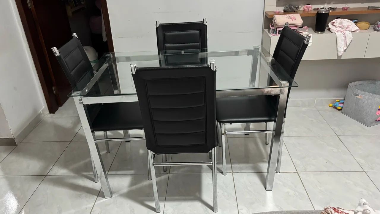 Mesa c/ 4 cadeiras - Foto 2