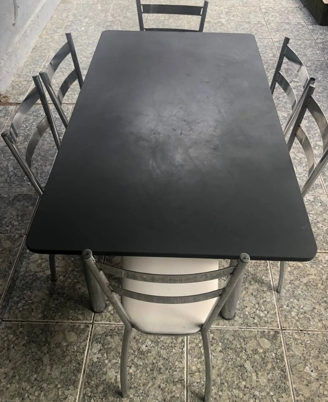 Mesa com 6 cadeiras