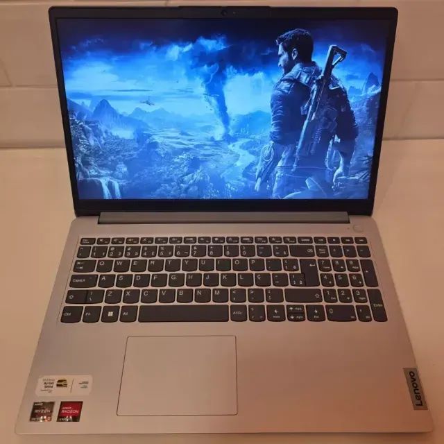 Notebook Lenovo Ryzen 5 7520U - 8Gb Ram - SSD