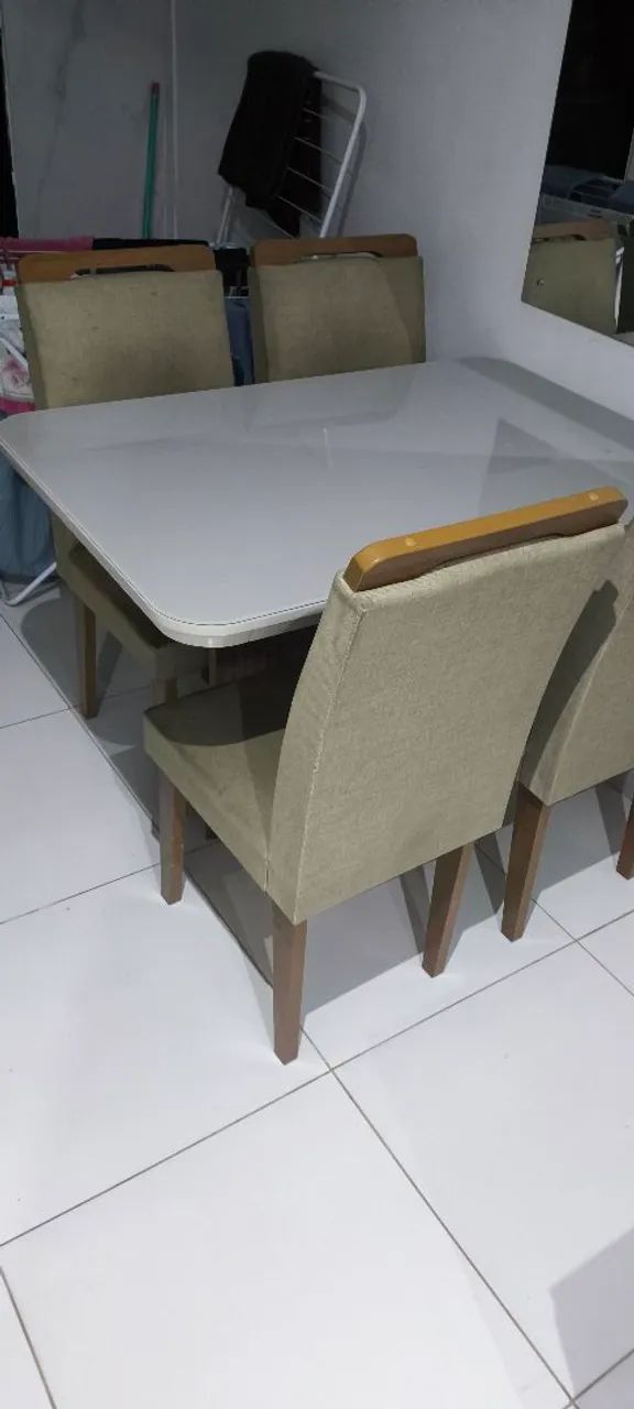 Mesa moderna com 4 cadeiras - Foto 2