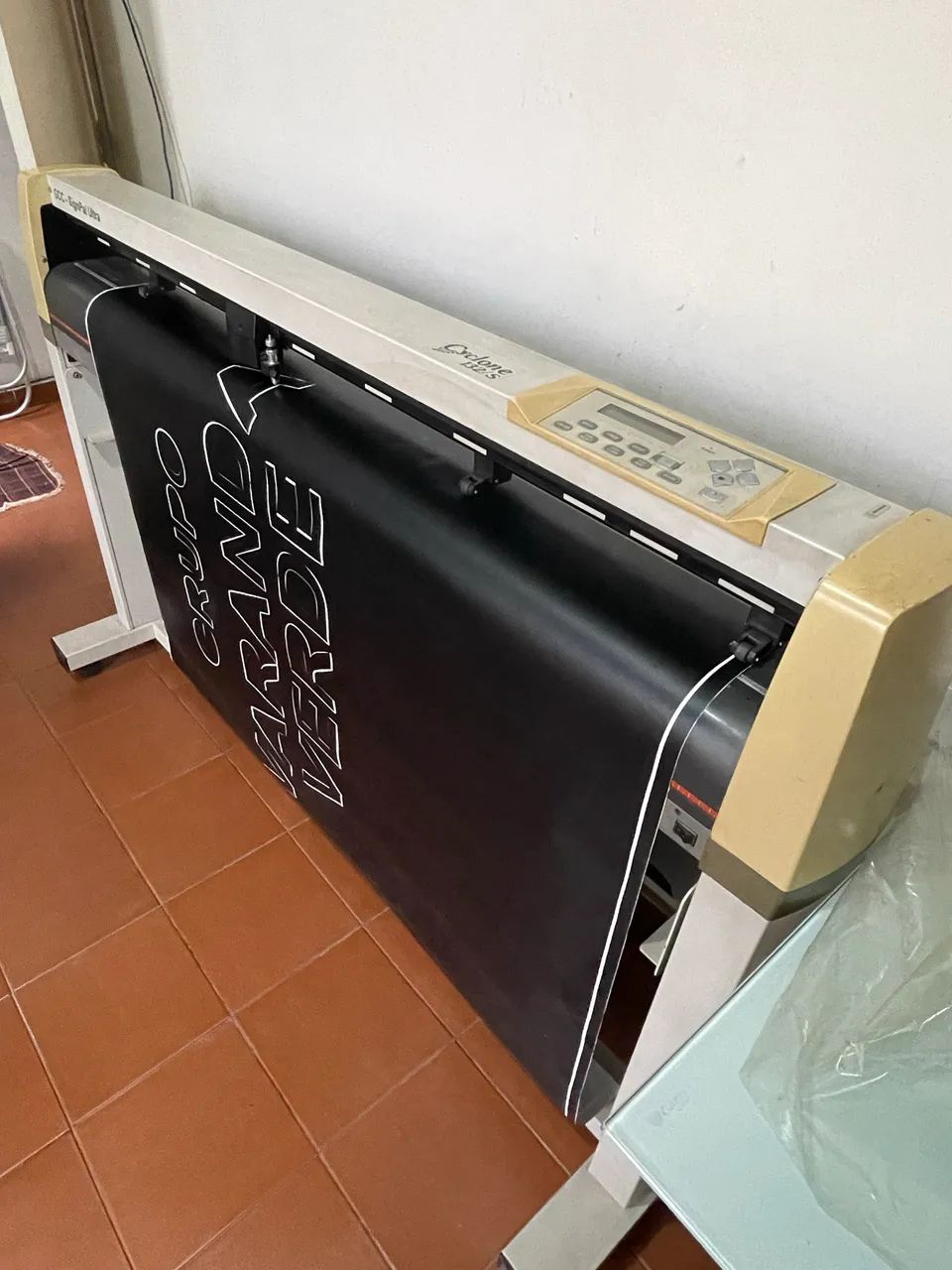 Adhesive Cutting Plotter422992343184199682