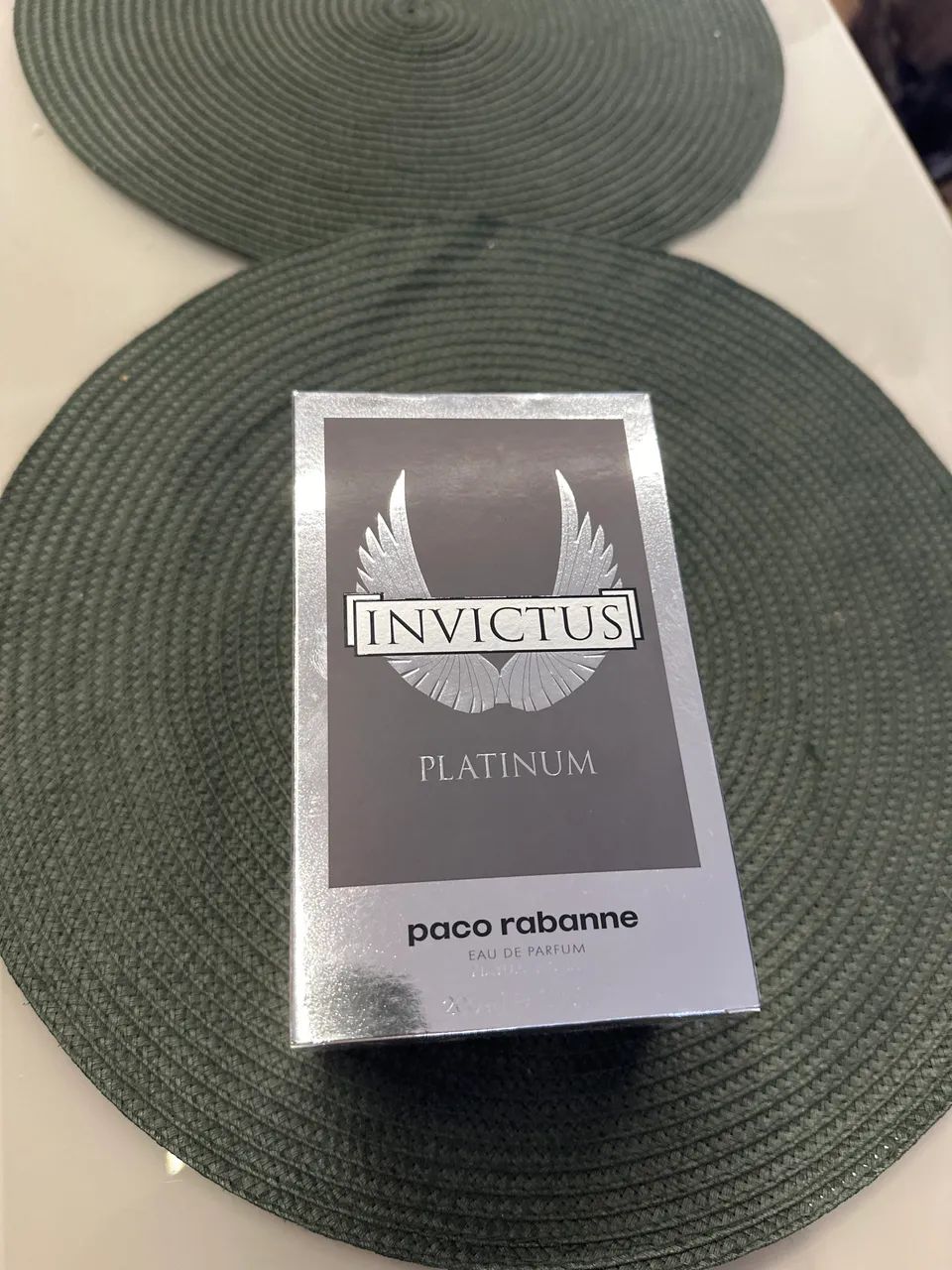 Invictus - Caixa e frasco originais (vazio) 