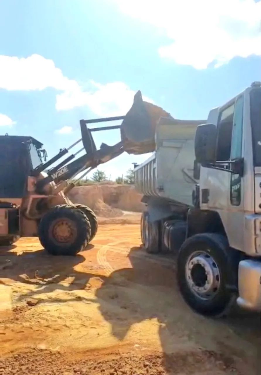 Caçanba ford cargo 2428 E - Foto 5