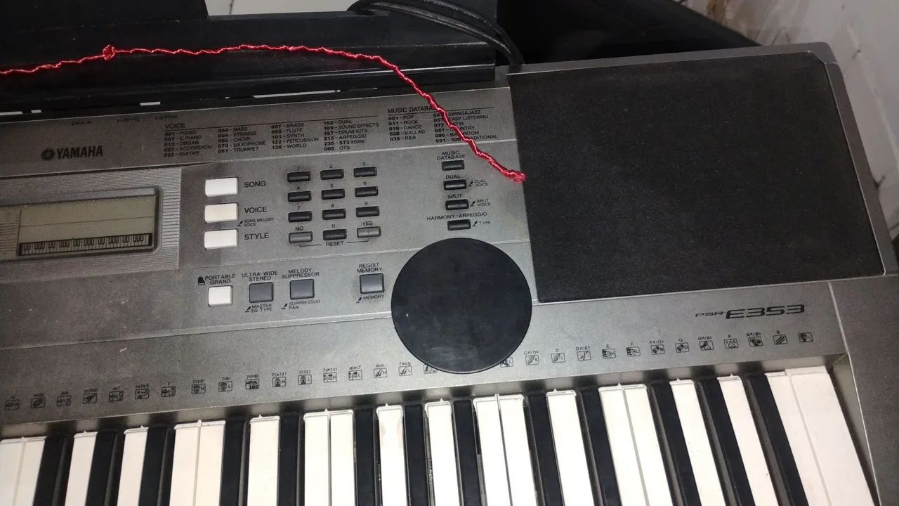 Teclado Yamaha PsrE353 - Foto 2