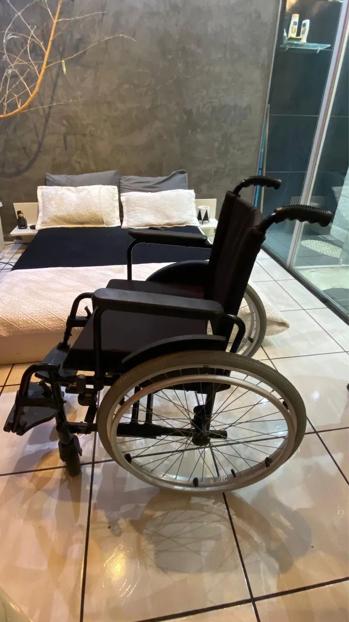 Cadeira de rodas - Foto 2