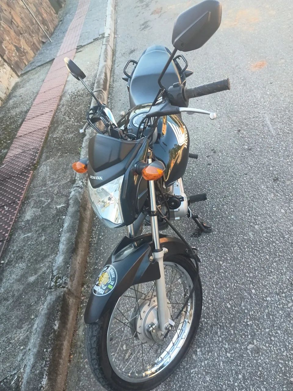 Moto Preta Fan 125  semi nova  - Foto 2