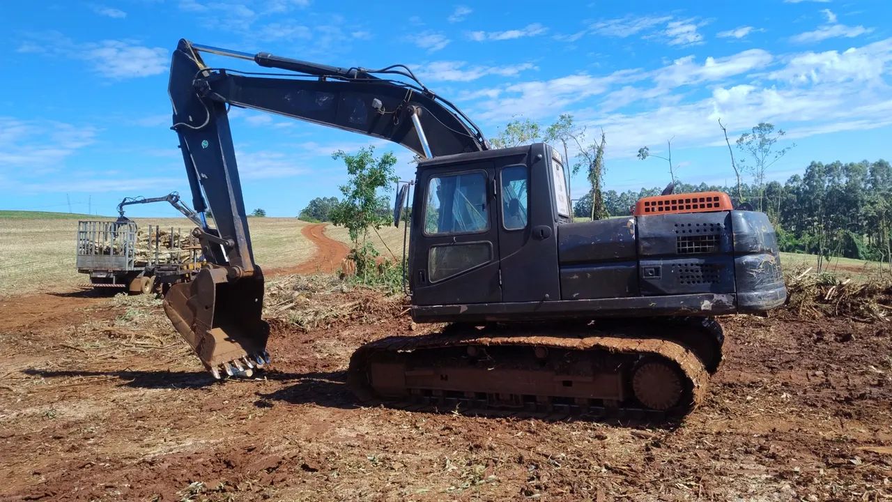 Escavadeira Caterpillar  - Foto 2