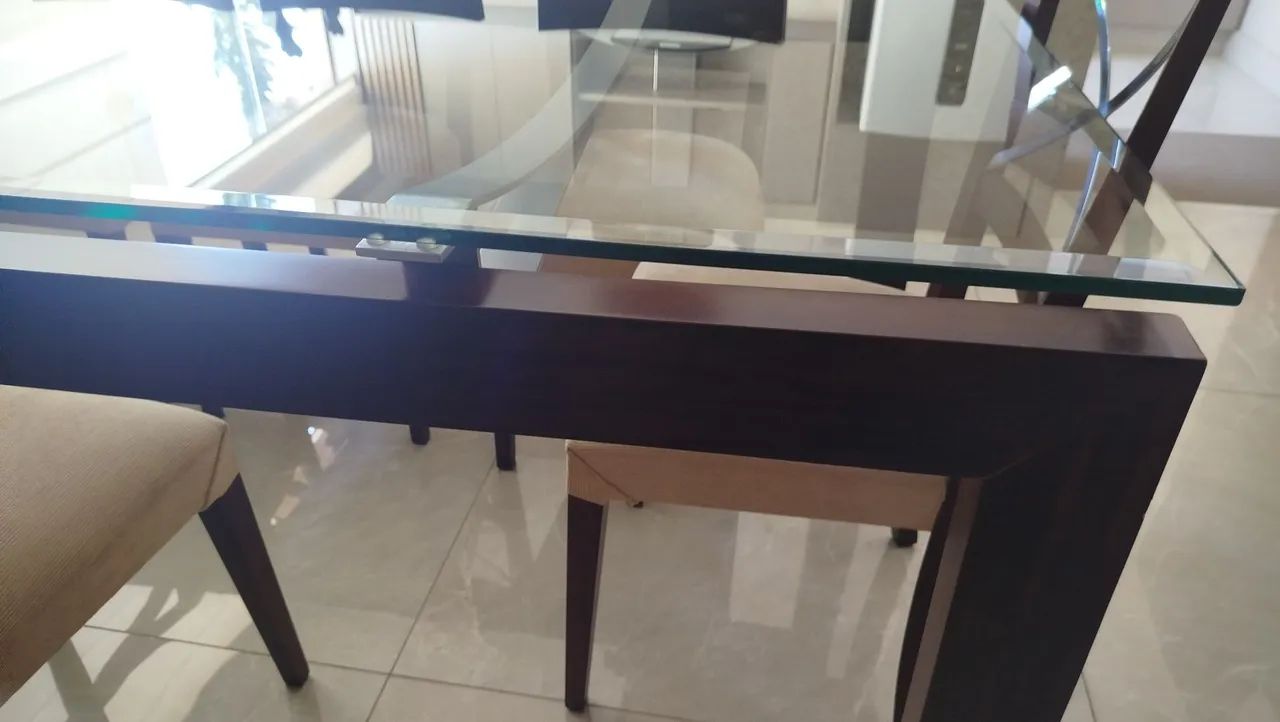 Vendo mesa com tampo de vidro com 8 cadeiras  - Foto 4