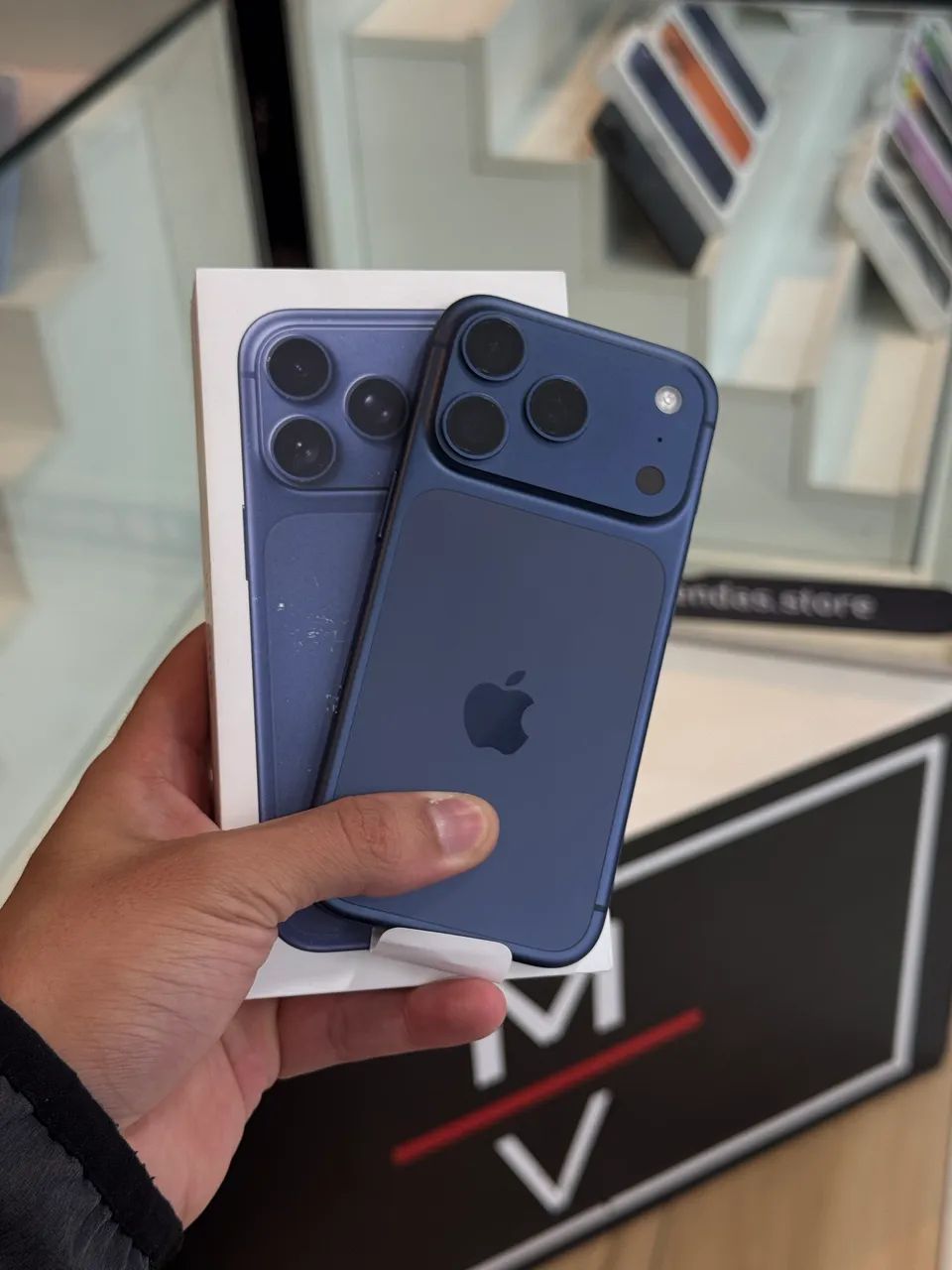 iPhone 17 Pro 256gb com garantia Apple até Abril 2027