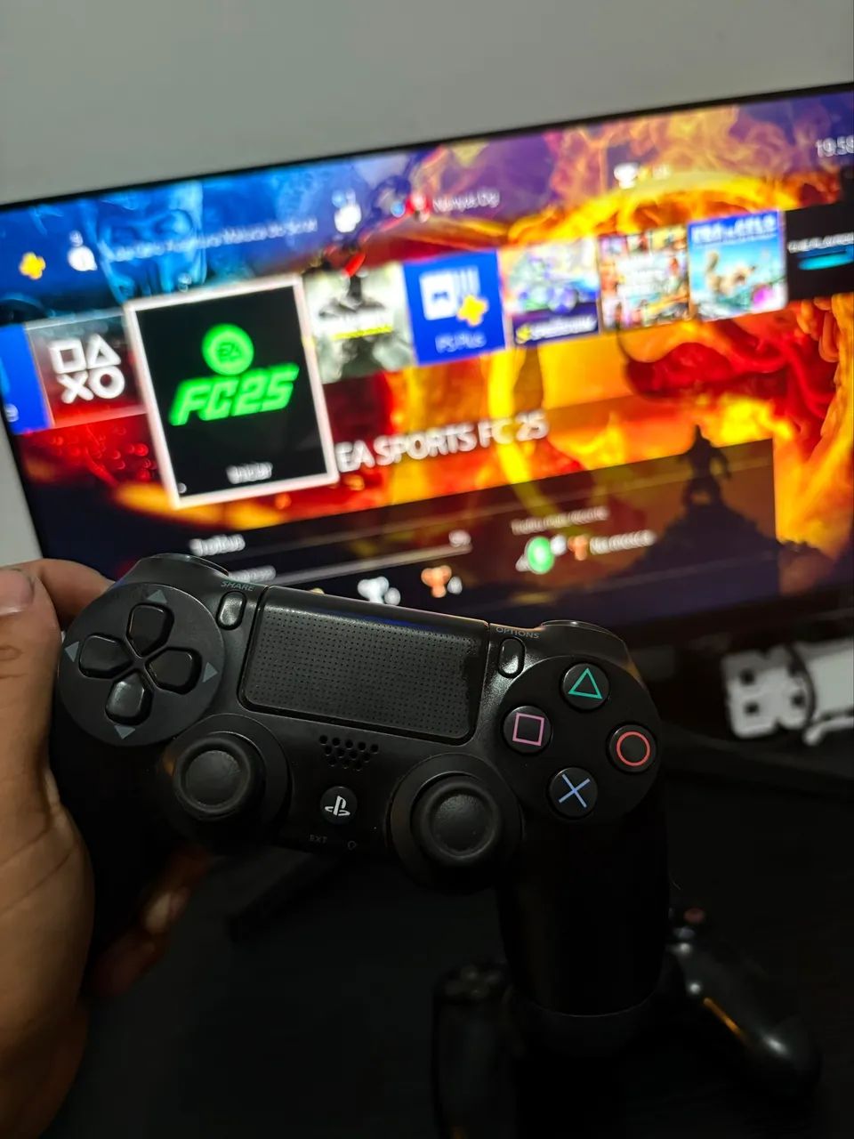 PS4 Slim 1 tera + 2 controles  - Foto 2