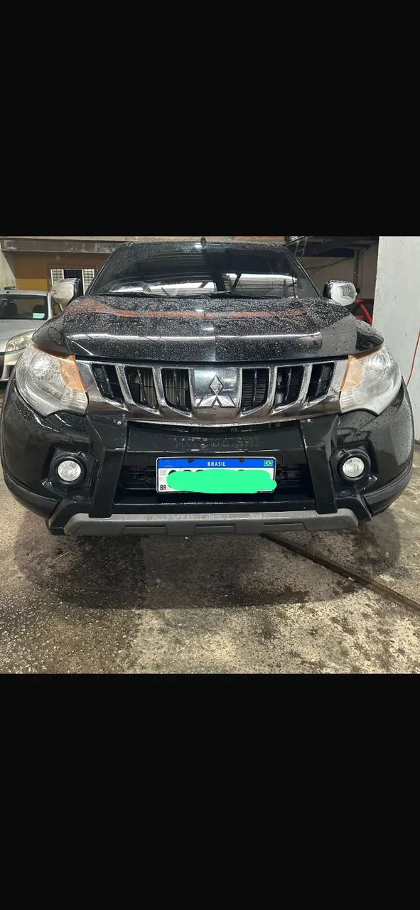 Mitsubishi L200 L200 Tri. Outd. HPE 2.4 CD 4x4 Die. Aut. 2021
