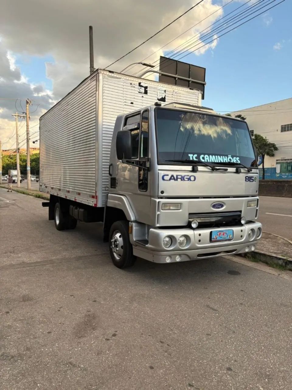 FORD CARGO 815 E BAÚ |  2010/2010 - Foto 3