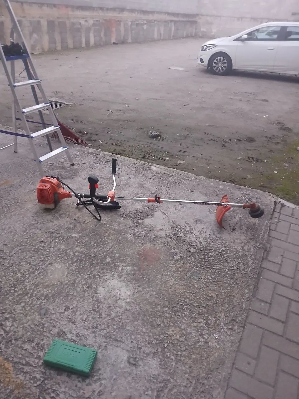 Vende se uma roçadeira 