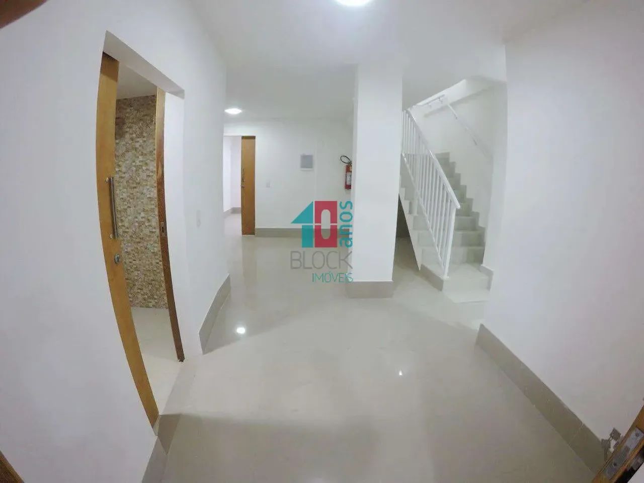 Botafogo | Casa 12 quartos, sendo 2 suites - Foto 3