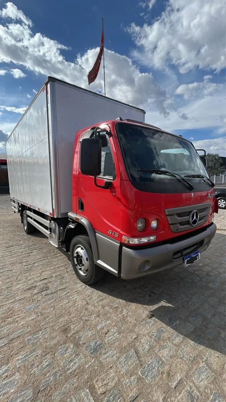 Accelo 815 baú seco 5,50M 