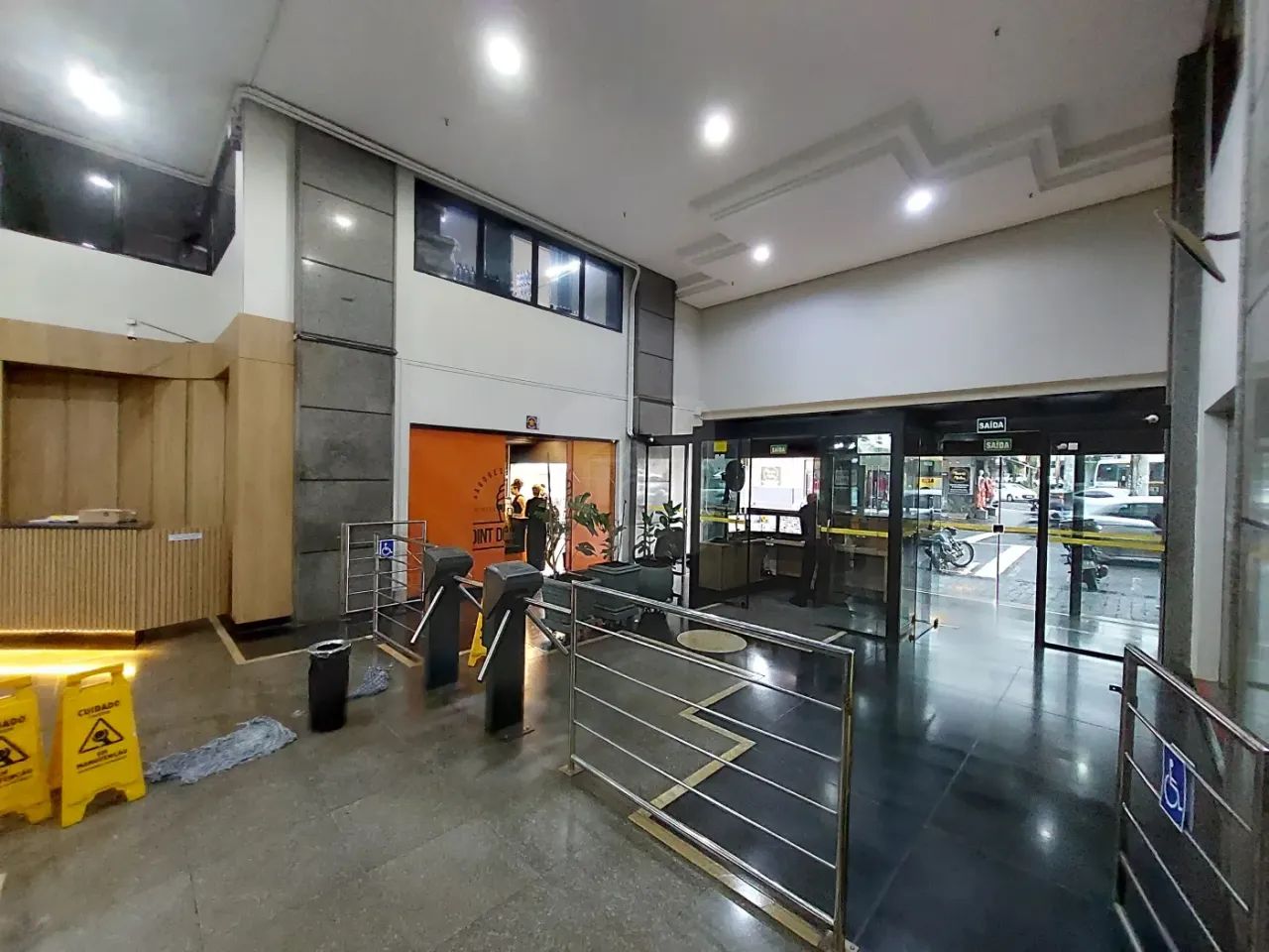 Sala comercial para locação e venda no bairro Centro - Foto 2