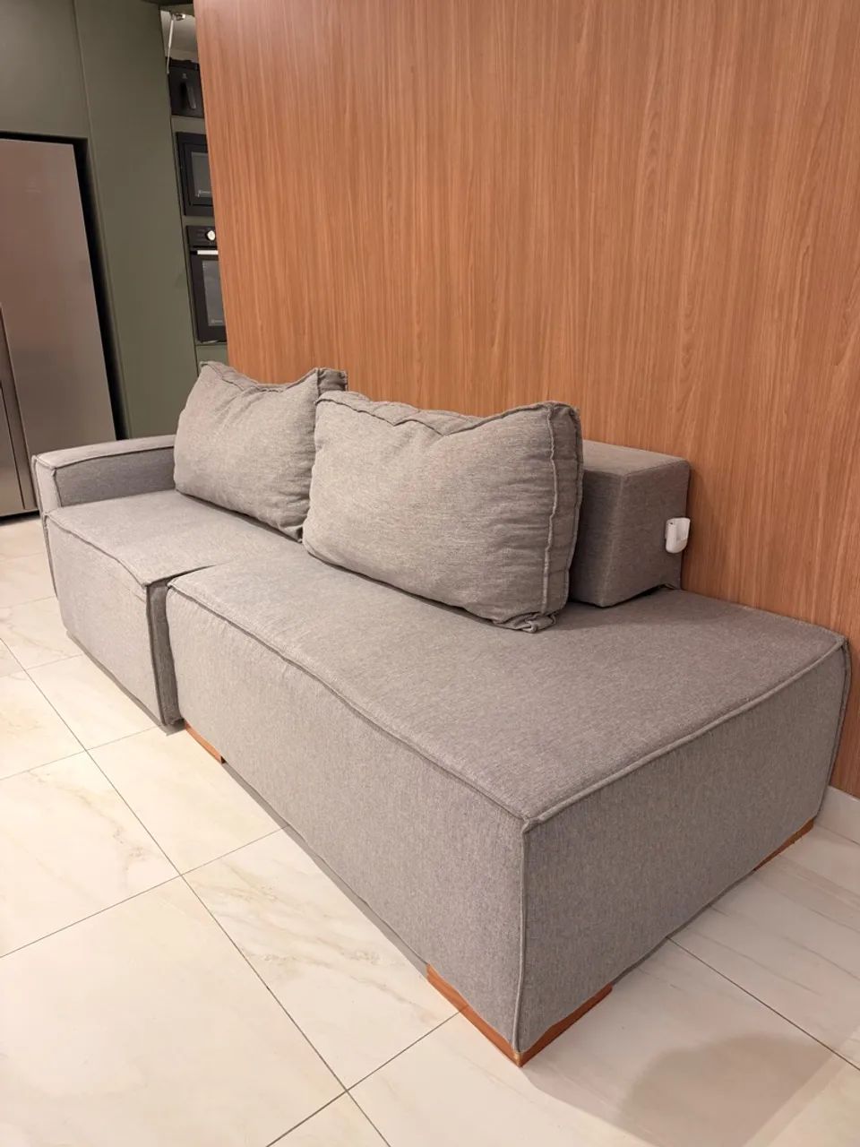 Sofá retrátil com chaise - 2,40 m - Cinza. - Foto 4