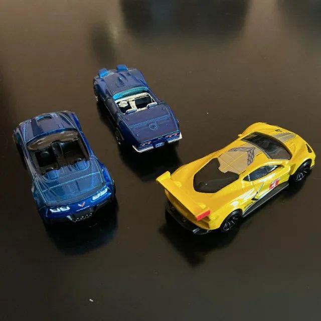 Hot Wheels Corvette Coleção - 3 miniaturas Escala 1/64 - Foto 2