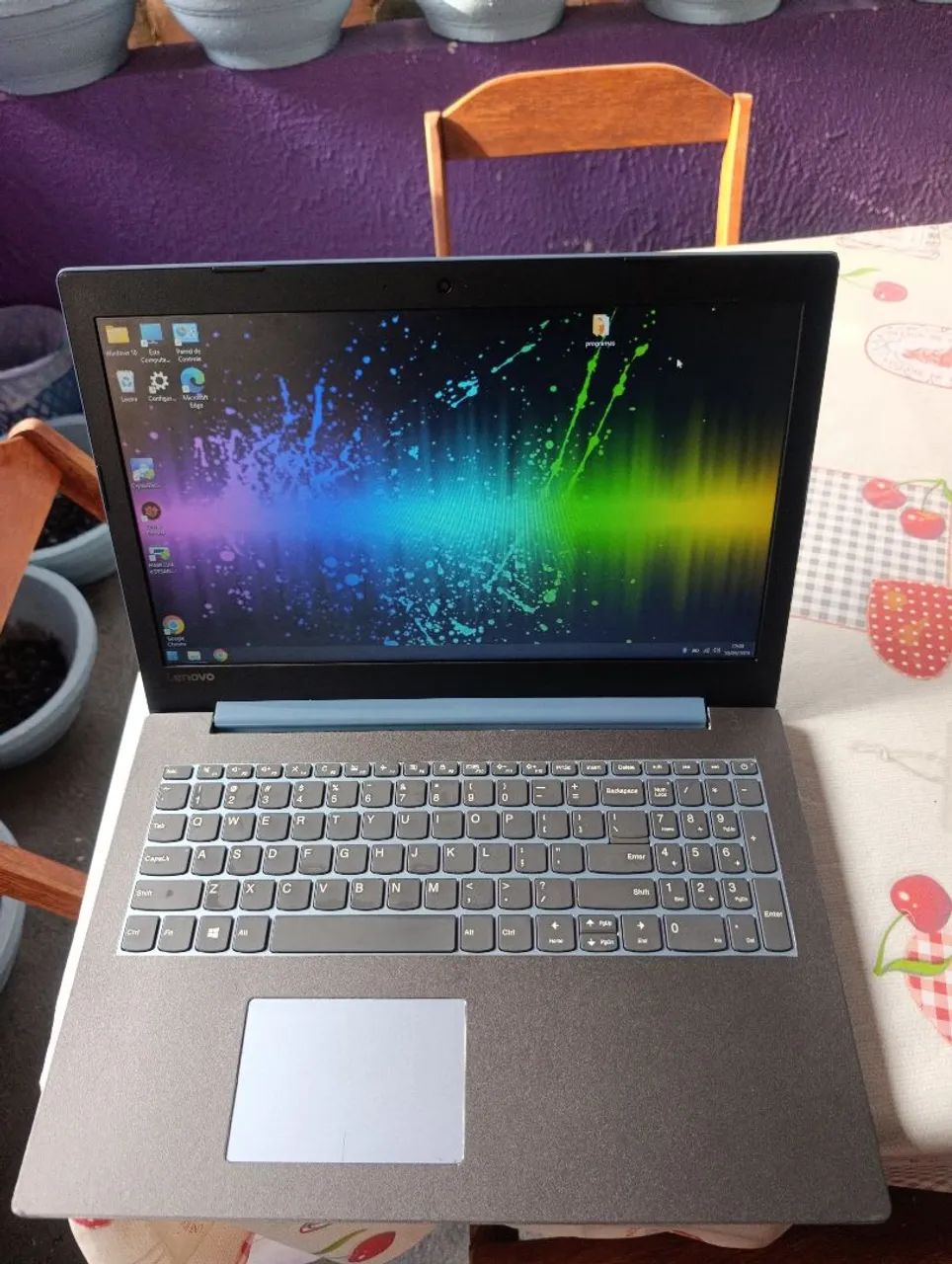Vendo Notebook Lenovo com SSD de 128  gigas, 4 gigas de RAM ddr4, bateria boa 