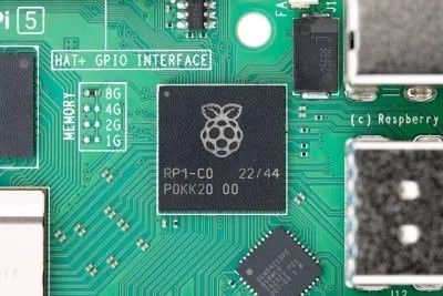 Raspberry Pi 5 com 8GB de memória RAM para projetos eletrônicos
