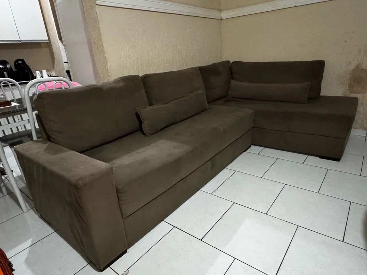 Sofá grande com chaise sem detalhes  - Foto 3