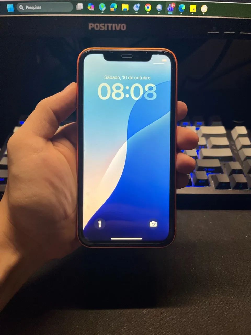 IPHONE XR 128gb - COM CARCAÇA DO 17 PRO - TODO ADAPTADO - 100% FUNCIONAL - Foto 2