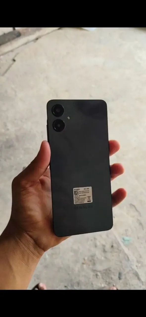 Vendo celular Samsung Galaxy A04e tudo funcionando único defeito e tela trincada