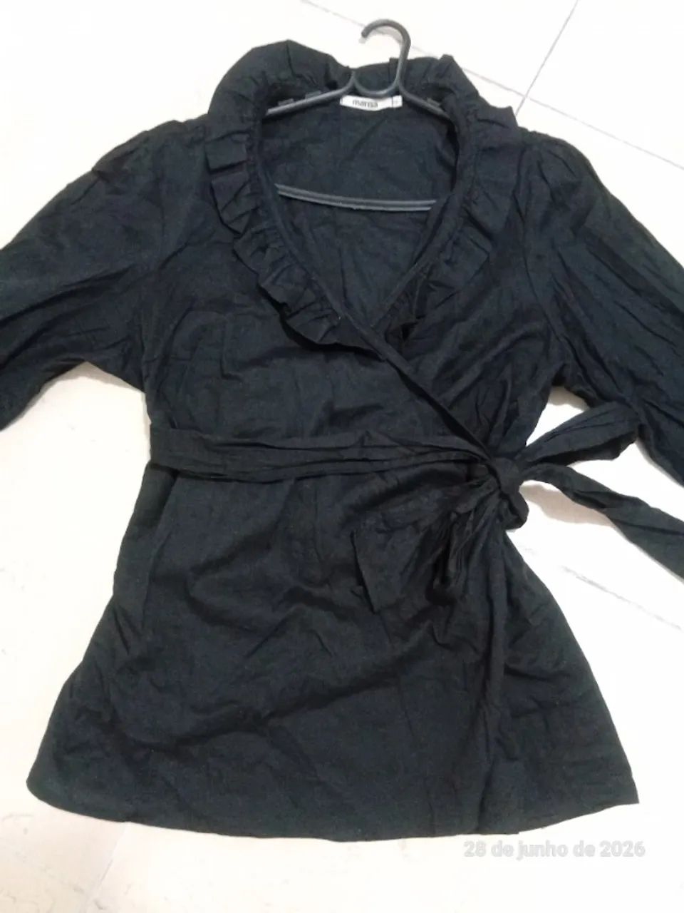 Blusa preta transpassada 