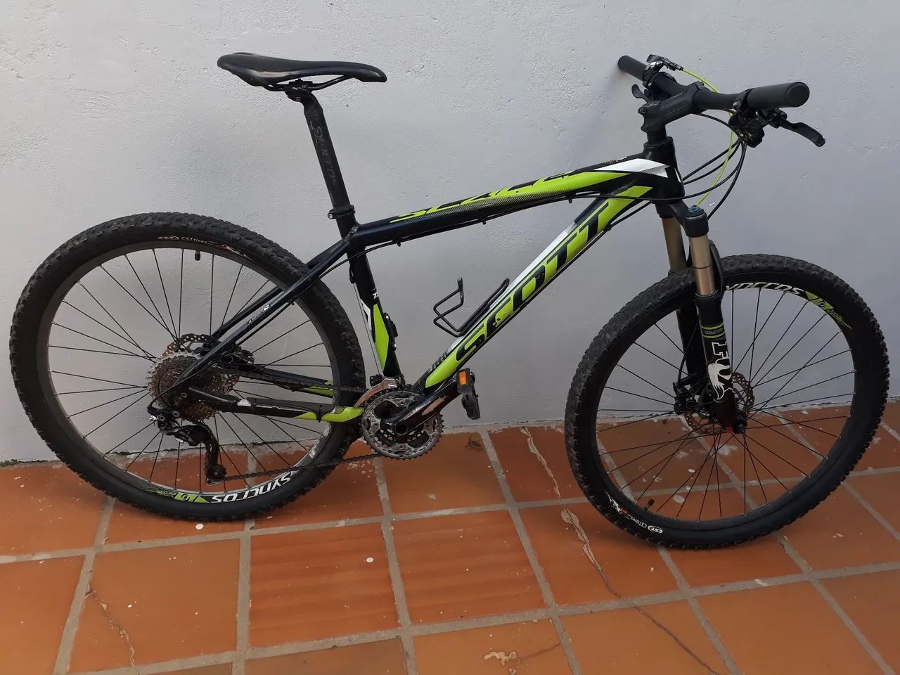 Bicicleta Scott Scale 750