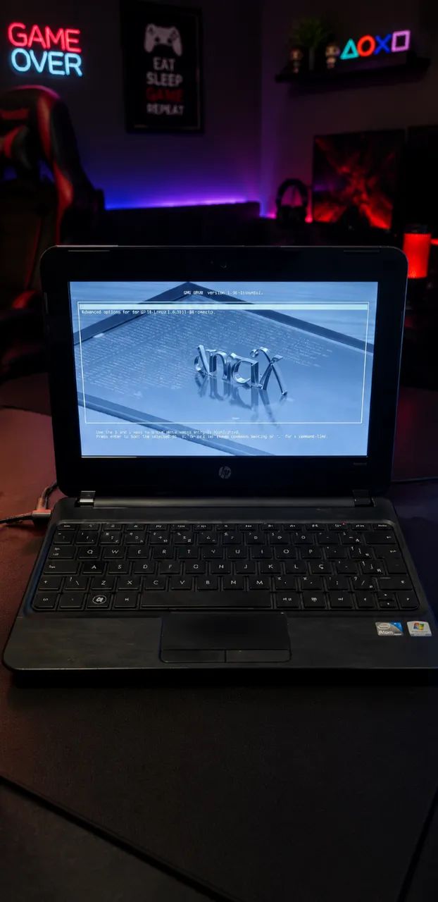 Netbook HP Mini 110-3130BR Intel Atom, para retirada de peças ou reparo