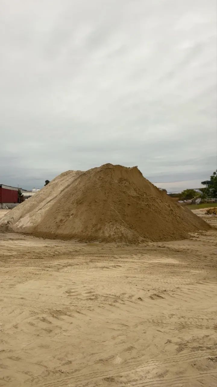 Areia e argamassa.
