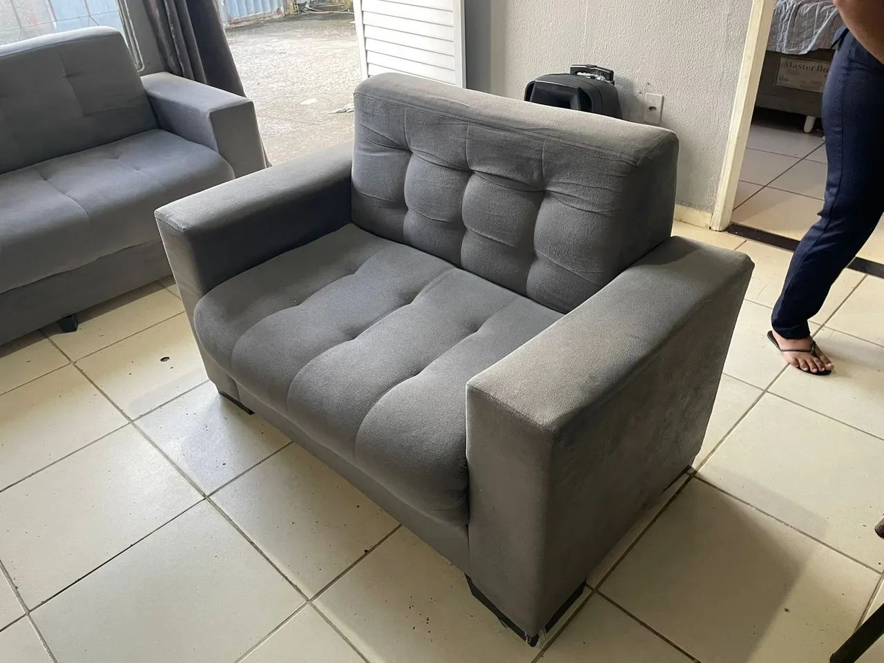 Sofá de 2 e 3 lugares.