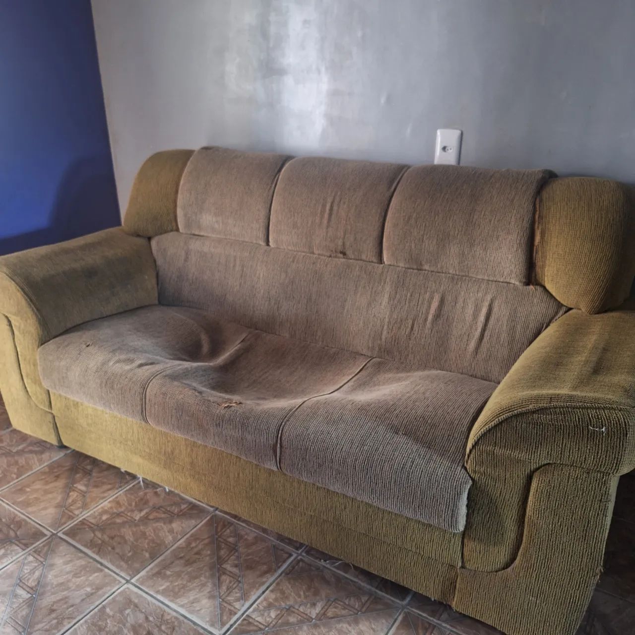 Sofá 3 lugares á venda para reforma - Foto 3