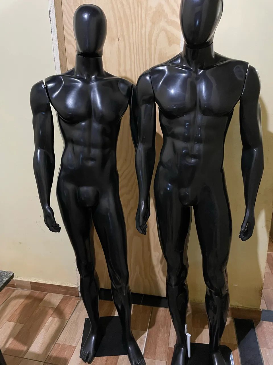 Vendo manequins / cada um 320,00