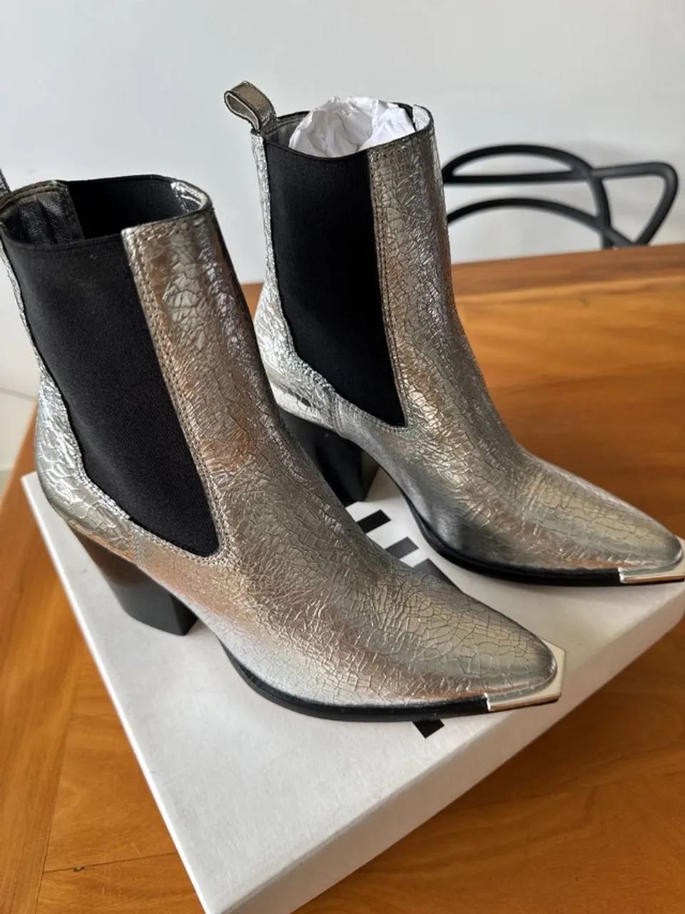 bota schutz craquele prata