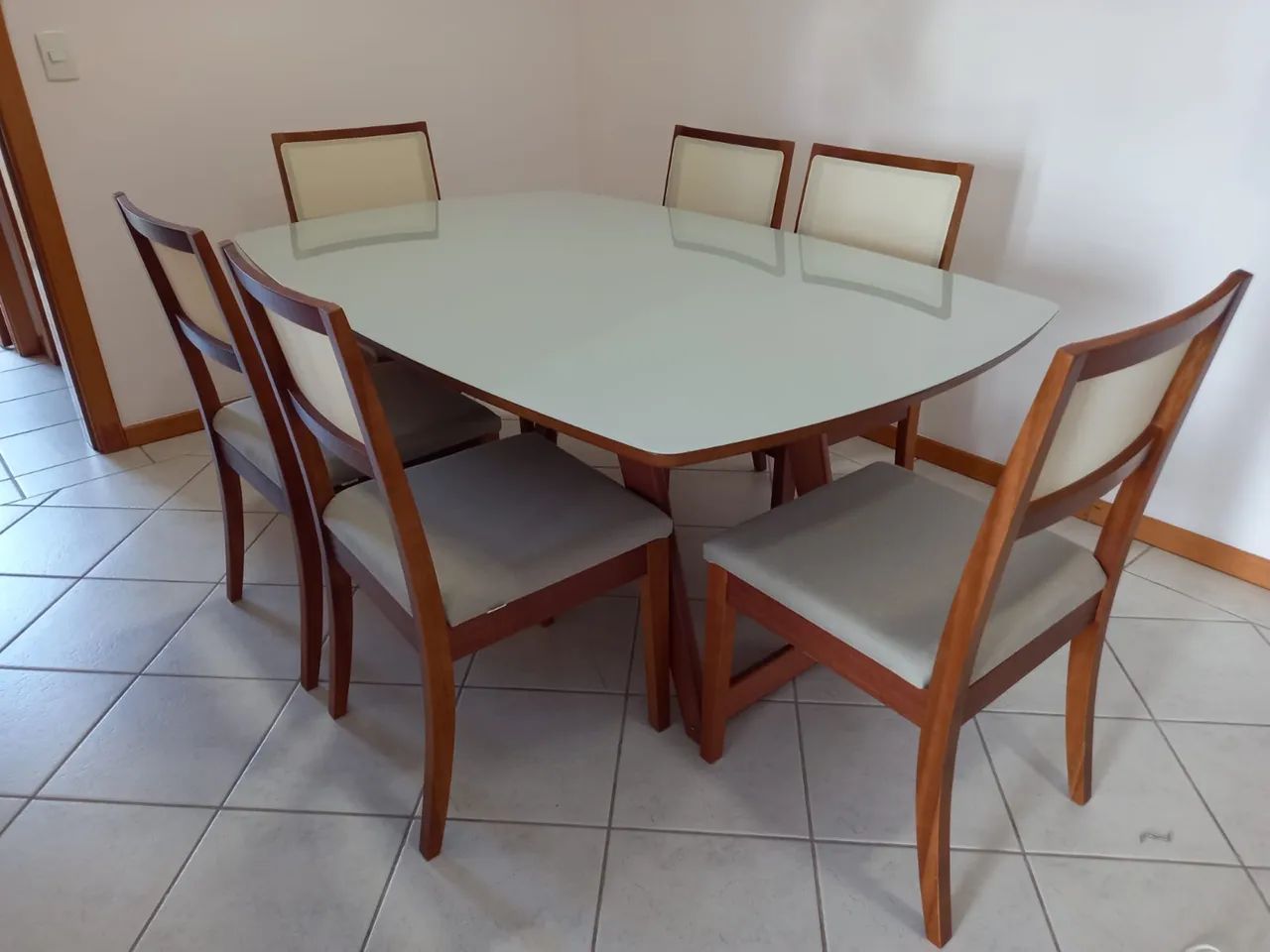 Mesa nova de madeira maciça pronta entrega 