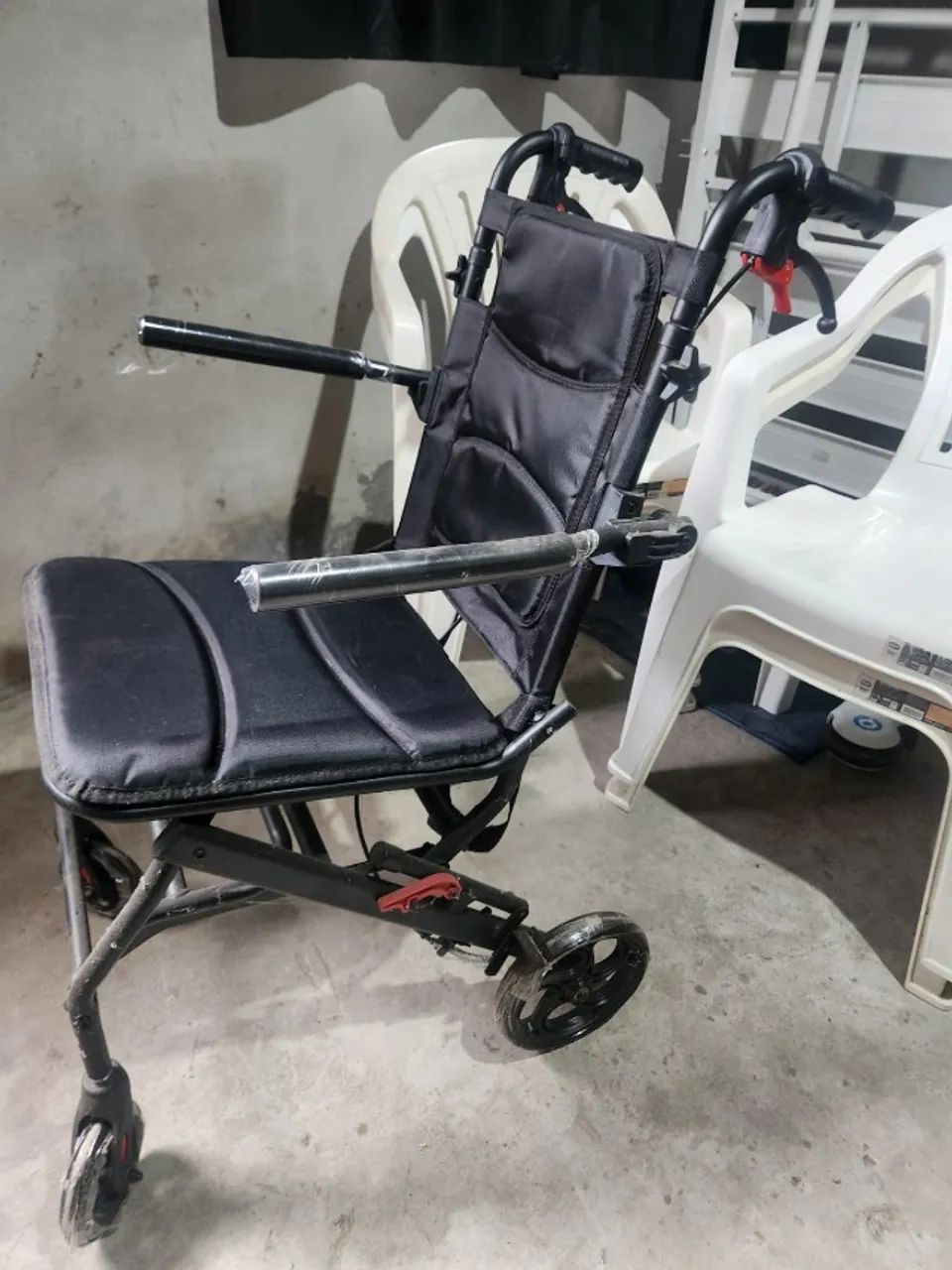 Cadeira De Rodas NOVA Leve, portátil, e fácil de transportar. - Foto 3