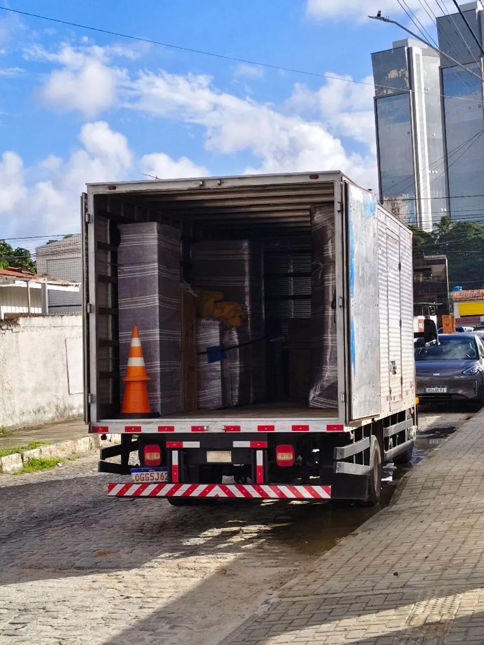 Frete e mudança Caminhão baú  - Foto 2