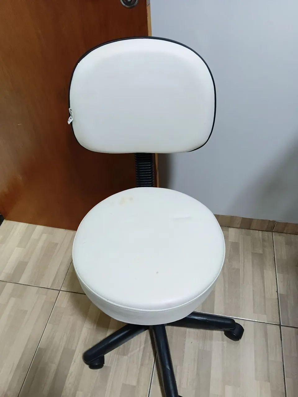 Vendo mesa e cadeira de manicure - Foto 4