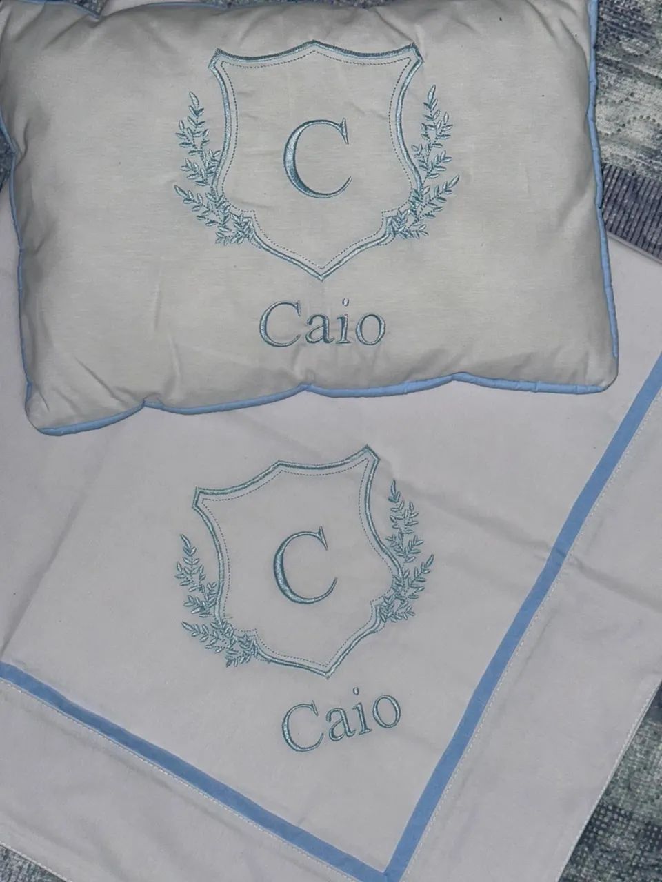 Kit berço maternidade azul bebê com nome CAIO  - Foto 4