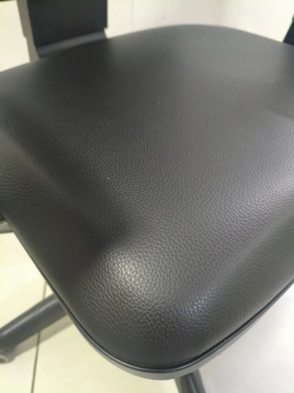 Cadeira Ergonômica brizza rn17 semi nova. - Foto 5