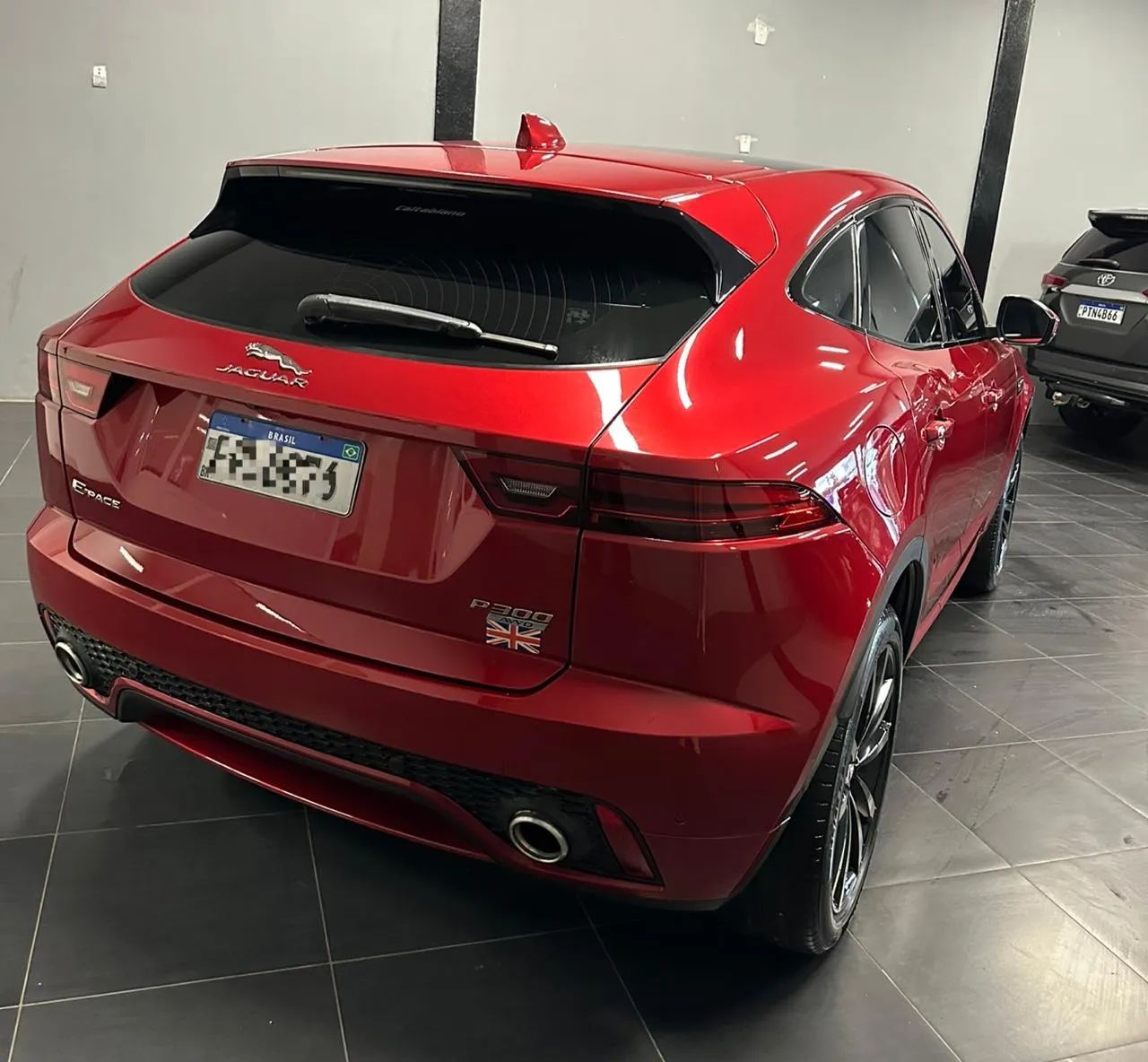 Jaguar E-Pace R-dynamic SE 2.0 AWD 300cv Aut. 2018 - Foto 4