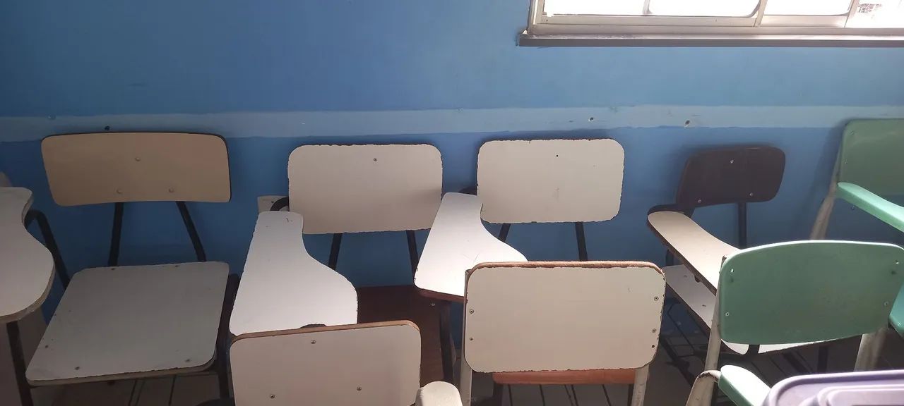 Cadeiras universitárias - Foto 2