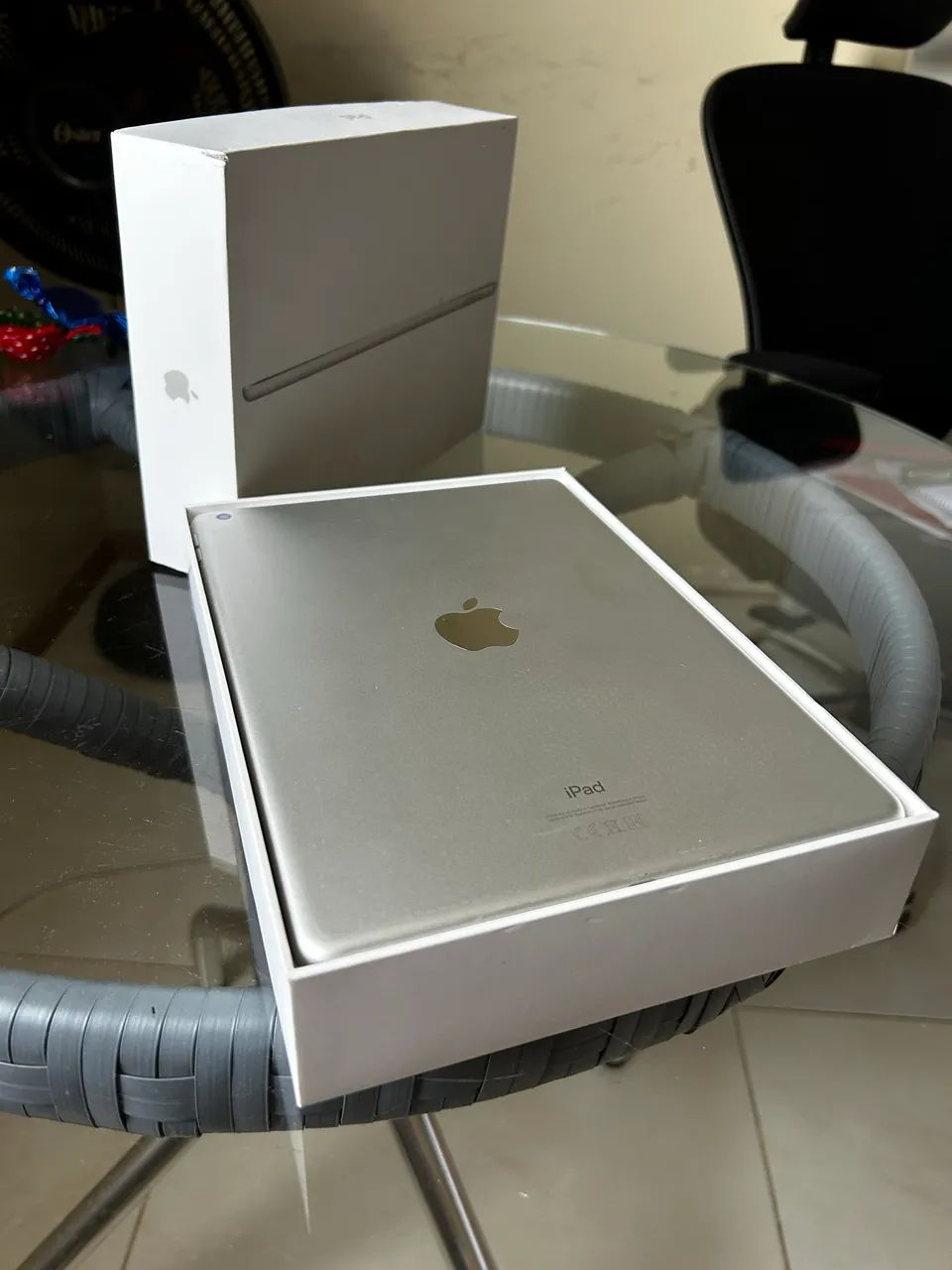 iPad 8ª geração 128 GB Prata semi-novo - Foto 2