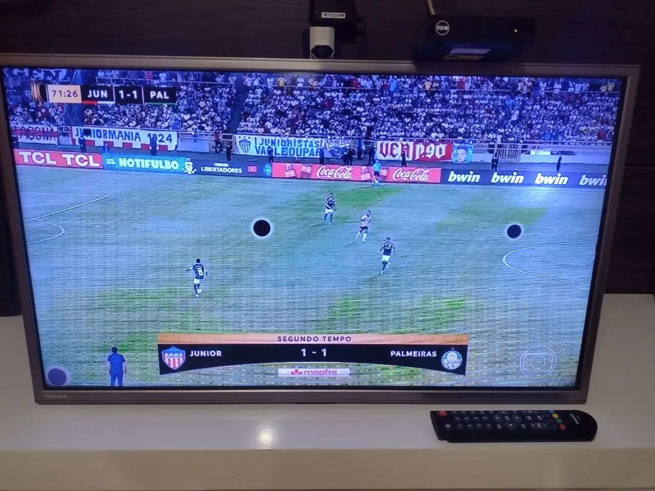 Entrego TV 32polegadas com controle Detalhe na tela 422080275284633603